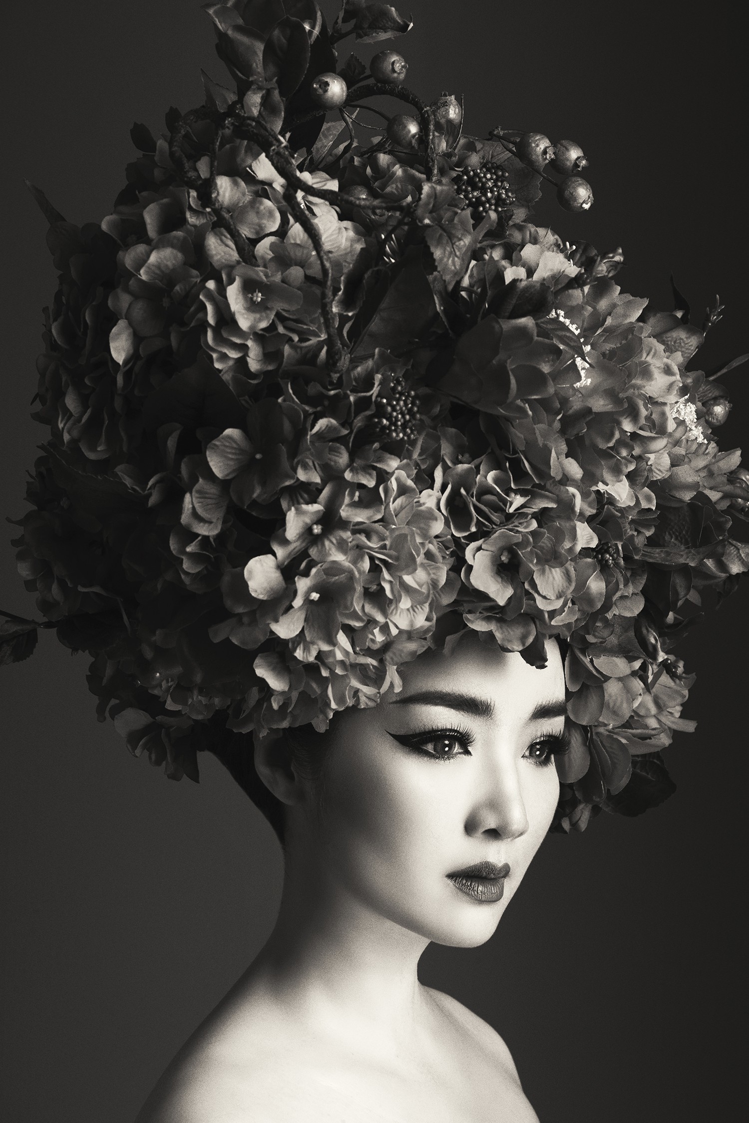 Hà Tăng vai trần, Kỳ Duyên cùng loạt mỹ nhân Việt khác trút bỏ xiêm y trong bộ ảnh của NTK Đỗ Mạnh Cường